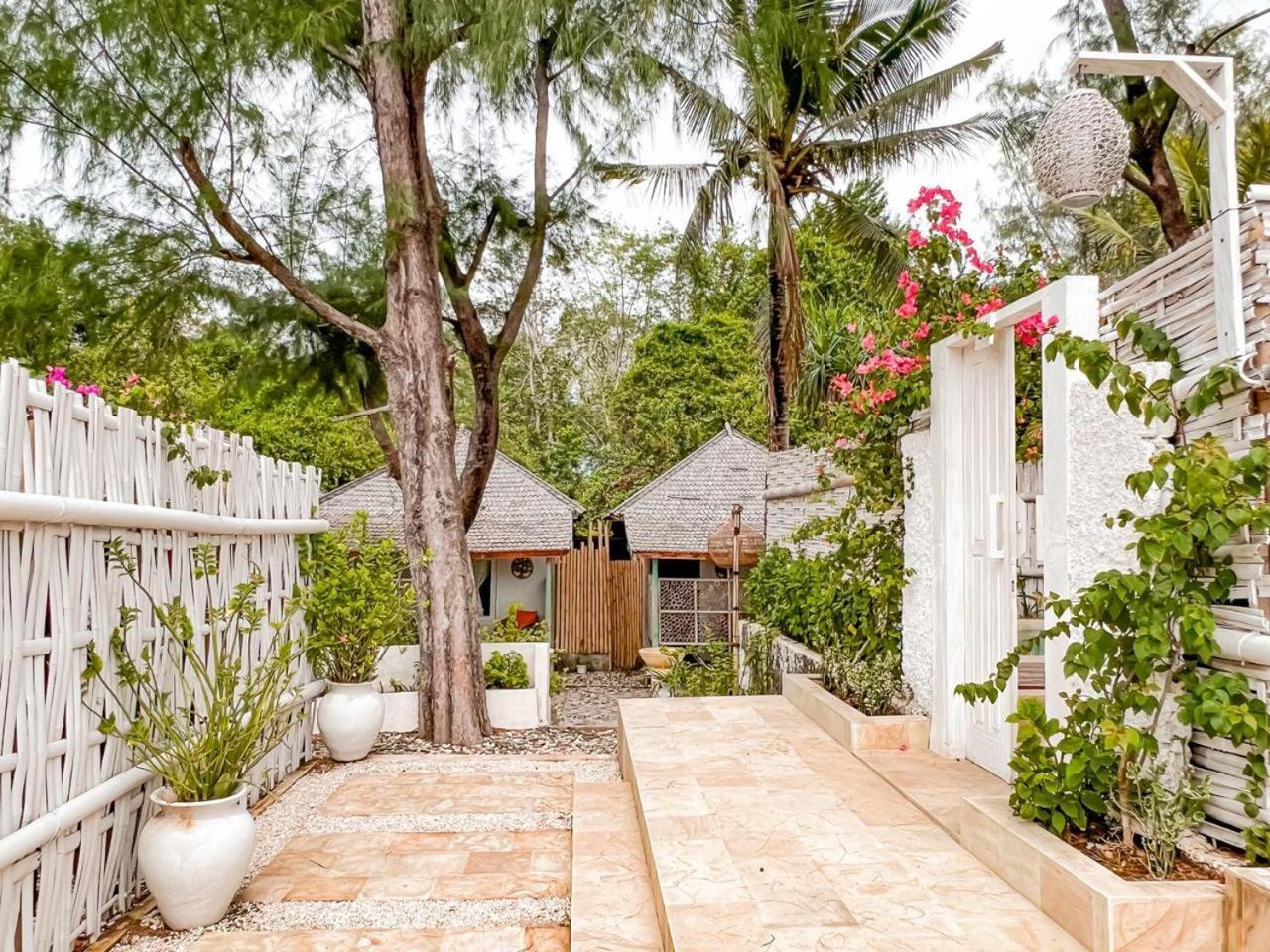 Bungalow Cafe Gili Beachfront Gili Meno Εξωτερικό φωτογραφία